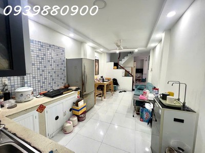 3 mặt hẻm ko lg, qh dân cư hiện hữu. 100m ra mt hoàng văn thụ 3