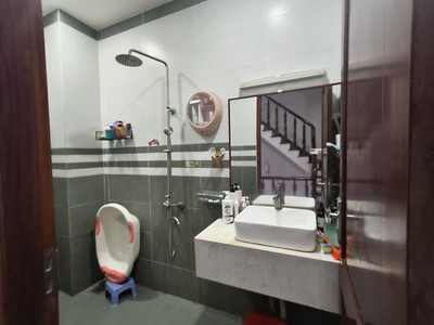 Bán nhà mặt phố q.9, dt 112m , 4 tầng, 4pn, 5wc, 16.1 tỷ, sổ hồng 4