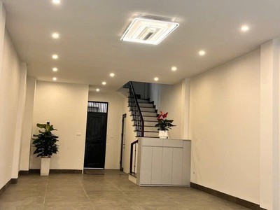 Bán nhà lô góc long biên   gara 2 ô tô   gần trường việt pháp 3
