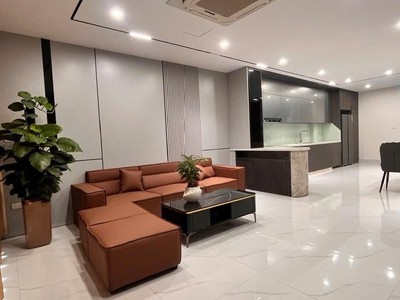Bán nhà lô góc long biên   gara 2 ô tô   gần trường việt pháp 1