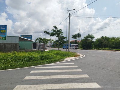 Bán đất thổ cư mặt tiền đường chính kdc phú thuận dt 83m2, sổ hồng, giá 1.65 tỷ. 1