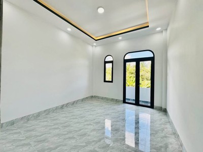 Siêu phẩm nhà mt chính chủ bán gần ql1a, tp tân an.giá chỉ 2 tỷ...