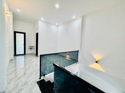 Siêu phẩm nhà MT chính chủ bán gần QL1A, TP Tân An.Giá chỉ 2 tỷ 800tr, shr 5
