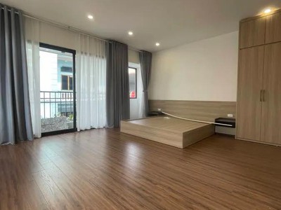 Nhà trung tâm phường việt hưng xây mới 40m2 5t, ô tô đỗ cổng, lô góc, nhỉnh 8 tỷ 4