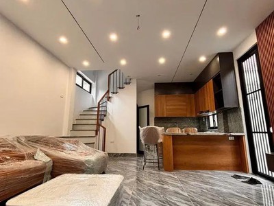 Nhà trung tâm phường việt hưng xây mới 40m2 5t, ô tô đỗ cổng, lô góc, nhỉnh 8 tỷ 1