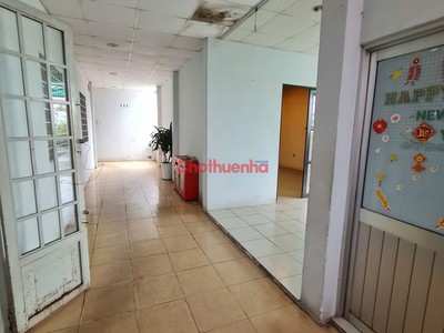 Cho thuê tòa nhà số 10 Cô Giang, Cầu Ông Lãnh, Quận 1 dt ngang 18mx72m 3