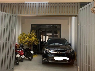 Bán nhà mặt phố q.9, dt 112m , 4 tầng, 4pn, 5wc, 16.1 tỷ, sổ hồng 0