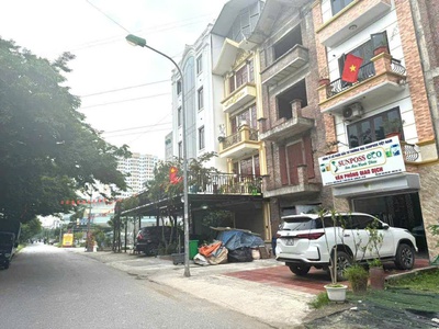 E có 3 mảnh đất siêu hiếm- phân lô ô tô tránh- vỉa hè rộng     đồng mai hà đông - 79m giá 9 tỷ 0