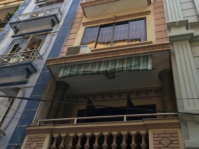 Cho thuê nhà ngõ oto nguyễn khánh toàn, 60m2 5 tầng, 5 pn, 5vs giá 25tr ctl - vp, kd... 0
