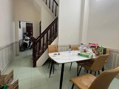 Cho thuê nhà ngõ 197 hoàng mai, 3 tầng x 50m2, 2 ngủ, 9.5 triệu 1