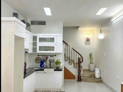 Cho thuê nhà ngõ 129  nguyễn trãi, 50m2 x 3 tầng, 2 ngủ, 3 vs, 13 triệu ở nhớm 6 người 0