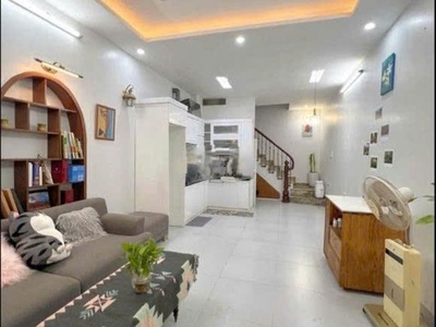 Cho thuê nhà ngõ 129  nguyễn trãi, 50m2 x 3 tầng, 2 ngủ, 3 vs, 13 triệu ở nhớm 6 người 3