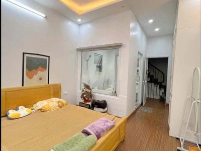 Cho thuê nhà ngõ 129  nguyễn trãi, 50m2 x 3 tầng, 2 ngủ, 3 vs, 13 triệu ở nhớm 6 người 4