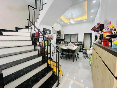 Bán nhà lạc long quân cầu giấy ô tô vào nhà  - nhà mới vị trí đẹp 60m 15 tỷ 2