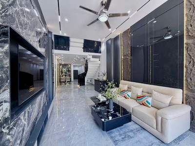 Nhà mặt tiền nguyễn tri phương, đường 10.5m, gần chợ, 68m2, 3 tầng, mới full nội thất, 8.5 tỷ 0