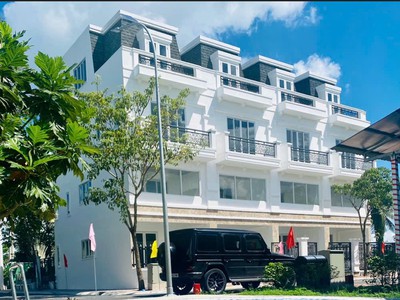 Siêu phẩm nhà MT chính chủ bán gần QL1A, TP Tân An.Giá chỉ 2 tỷ 800tr, shr 7