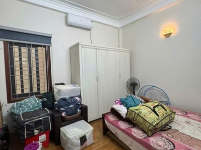 Chủ cần bán gấp , nhà đẹp vuông vức cầu giấy - 4 tầng , sổ hoa hậu , giá đầu tư 33m2 4t 1