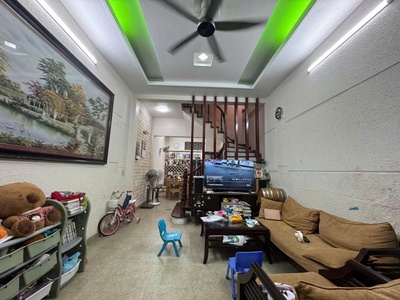 Chủ cần bán gấp , nhà đẹp vuông vức cầu giấy - 4 tầng , sổ hoa hậu , giá đầu tư 33m2 4t 0