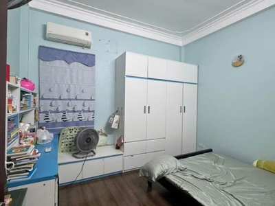 Chủ cần bán gấp , nhà đẹp vuông vức cầu giấy - 4 tầng , sổ hoa hậu , giá đầu tư 33m2 4t 3