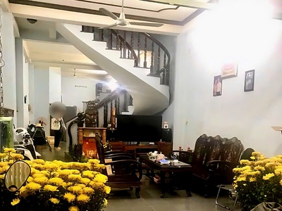 Mặt tiền kd hồng lạc  4 tầng kiên cố- tặng nội thất xịn - chỉ 13.x tỷ 2