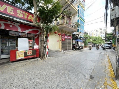 Ngô gia tự,long biên 29 tỷ 300m mặt tiền 15m ô tô 7 chỗ đỗ cửa 3