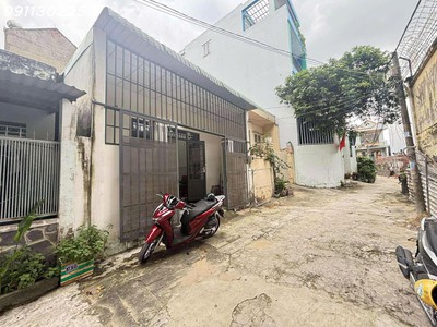 Nhà đẹp 70m2 - 1 xẹt lã xuân oai - đường trước nhà 5 mét - giá 4 tỷ nhỉnh 1