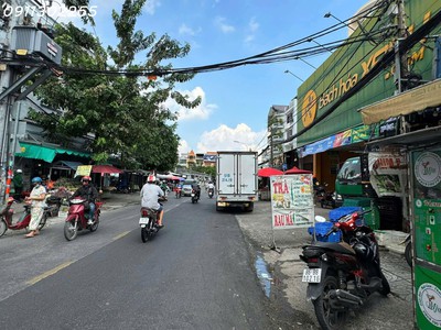 Nhà đẹp 70m2 - 1 xẹt lã xuân oai - đường trước nhà 5 mét - giá 4 tỷ nhỉnh 4