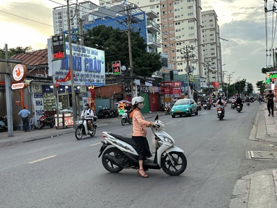 Bán gâp căn góc mặt tiền nguyễn xí bình thạnh- doanh thu 45tr/thang- giảm 1ty- thương lượng lộc lá 3