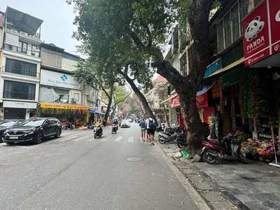 Mặt Phố Hàng Lược 84M2 MT 4.5M 4 Tầng 3 Thoáng mở cửa sổ 61 Tỷ Mót Bán 0