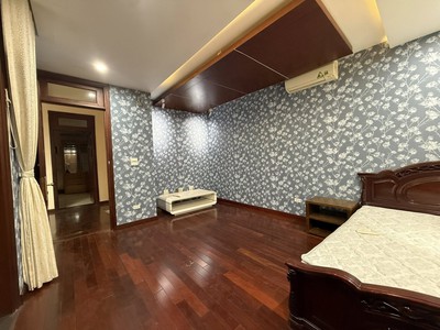 Mặt ngõ thông ô tô vòng quanh-gần hồ-full nội thất-oqe ngay-160M 5T 17xTỶ-Bồ Đề Long Biên 4