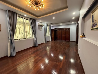 Mặt ngõ thông ô tô vòng quanh-gần hồ-full nội thất-oqe ngay-160M 5T 17xTỶ-Bồ Đề Long Biên 0