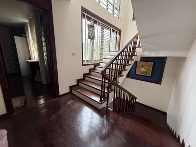 Mặt ngõ thông ô tô vòng quanh-gần hồ-full nội thất-oqe ngay-160M 5T 17xTỶ-Bồ Đề Long Biên 2