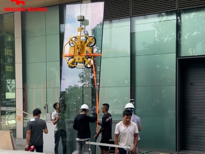 Thuê máy nâng kính Hà Nội   Giải pháp thi công kính tối ưu 3