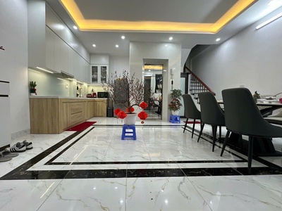 40m 7 tỷ xíu - thang máy   đường thông kinh doanh   gần 4 đại học gần -  gần tttm 0
