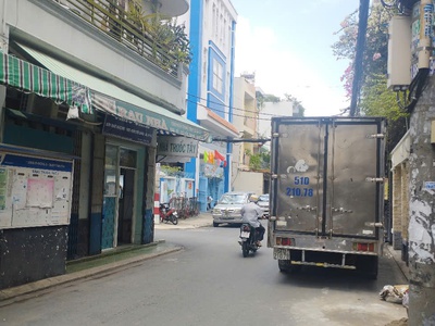 Ngộp mt khu bảy hiền- năm châu - 4x15m -2 tầng hxh vô  nhà 1