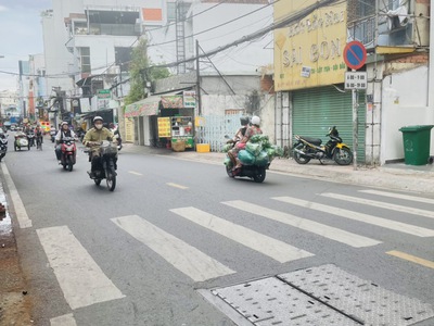 Hồ bá kiện q10   2 mặt hẻm   4 tầng- thang máy -hđt 35tr/tháng   chỉ 15 tỷ 0