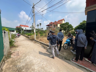 Lô góc siêu đẹp tại thư phú. đường thông 4m hai xe tránh. dân cư đông đúc. 2