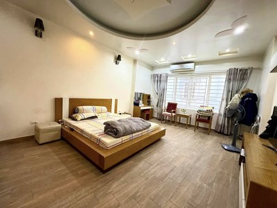 Bán nhà hàn thuyên, 66m2, 4 tầng, mặt tiền 4.2m, 16 tỷ, ngõ xe máy quay đầu, gần mặt phố 0