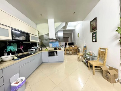 Bán nhà hàn thuyên, 66m2, 4 tầng, mặt tiền 4.2m, 16 tỷ, ngõ xe máy quay đầu, gần mặt phố 2