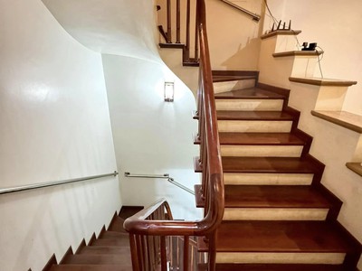 Bán nhà hàn thuyên, 66m2, 4 tầng, mặt tiền 4.2m, 16 tỷ, ngõ xe máy quay đầu, gần mặt phố 3