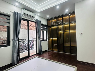 Bán nhà phố vĩnh phúc 45m2 x 5 tầng, tổng 5 phòng khép kín full nội thất, nhà mới kính koong chủ 2