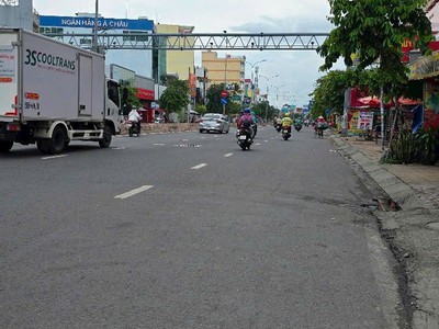 Nguyên căn mặt tiền đường Lê Trọng Tấn - 2 căn liền kề 4