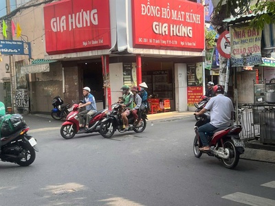 Cho thuê mặt bằng 2 mặt tiền ngã tư quán thể 0
