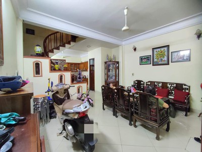 Bán nhà phân lô huỳnh thúc kháng   ô tô đỗ cửa   view sân chơi   51m  x 5t   18,3 tỷ 1