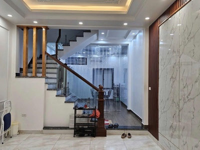 Cho thuê nhà Văn Cao, 4 p.ngủ full đồ, DT: 60m2. 0