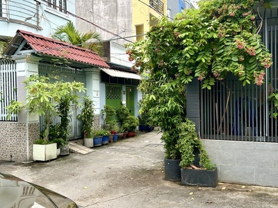 Bán nhà 2 mặt tiền  - xe hơi đổ cửa quay đầu thoải mái - gần trường học - đường tôn thất thuyết ra 4