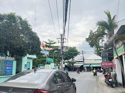Chủ gấp b.án gấp lô đất thổ cư nở hậu tặng nhà cấp 4 long trường 3.3 tỷ 1