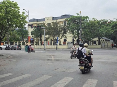 Phố thượng thanh,long biên 6tỷ 65m mặt tiền 4m ô tô đỗ trước đất 1