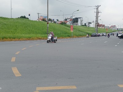 Bán gấp lô biệt thự ngọc thụy - giá quá rẻ - 200m , mặt tiền gần 13m, giá chỉ 25 tỷ    thông 2