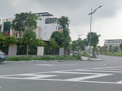 Bán gấp lô biệt thự ngọc thụy - giá quá rẻ - 200m , mặt tiền gần 13m, giá chỉ 25 tỷ    thông 0